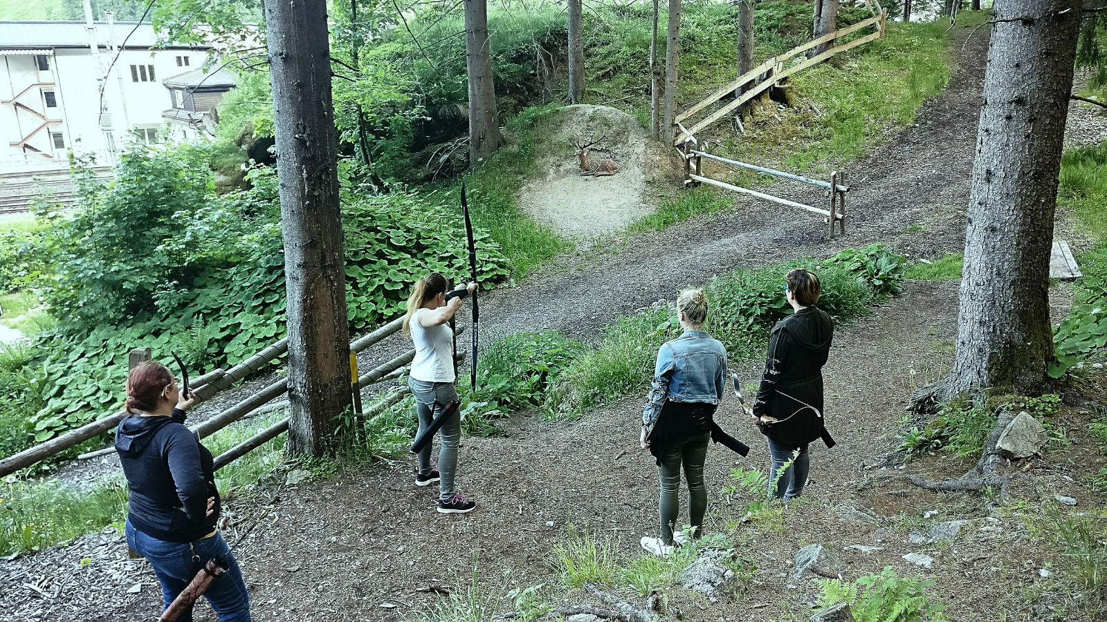 Wir Mädels gegen die Jungs beim JagdbogenParcour in Bad Gastein