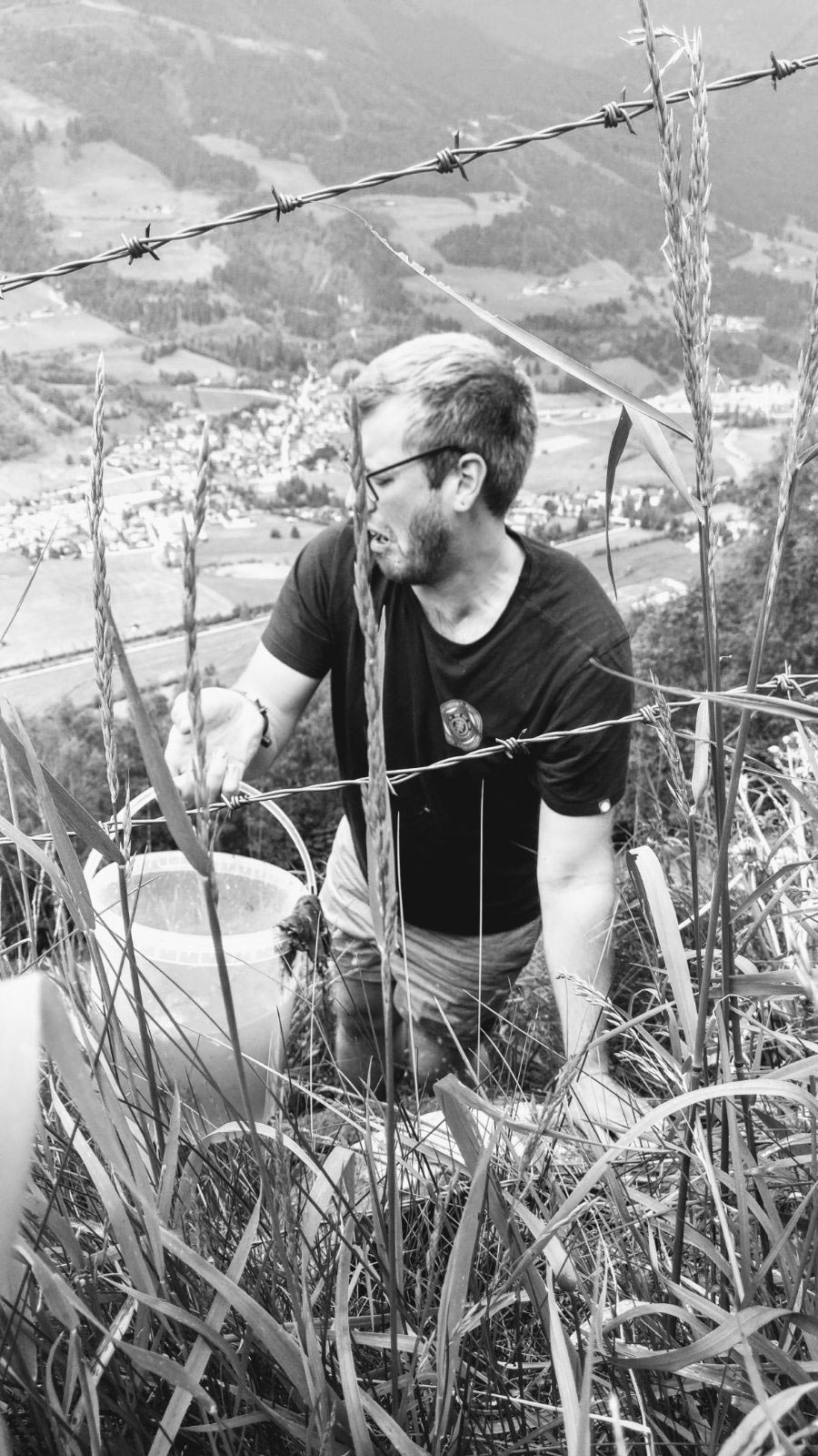 Michael bei der Sickergruben-Entleerung - unser Held!