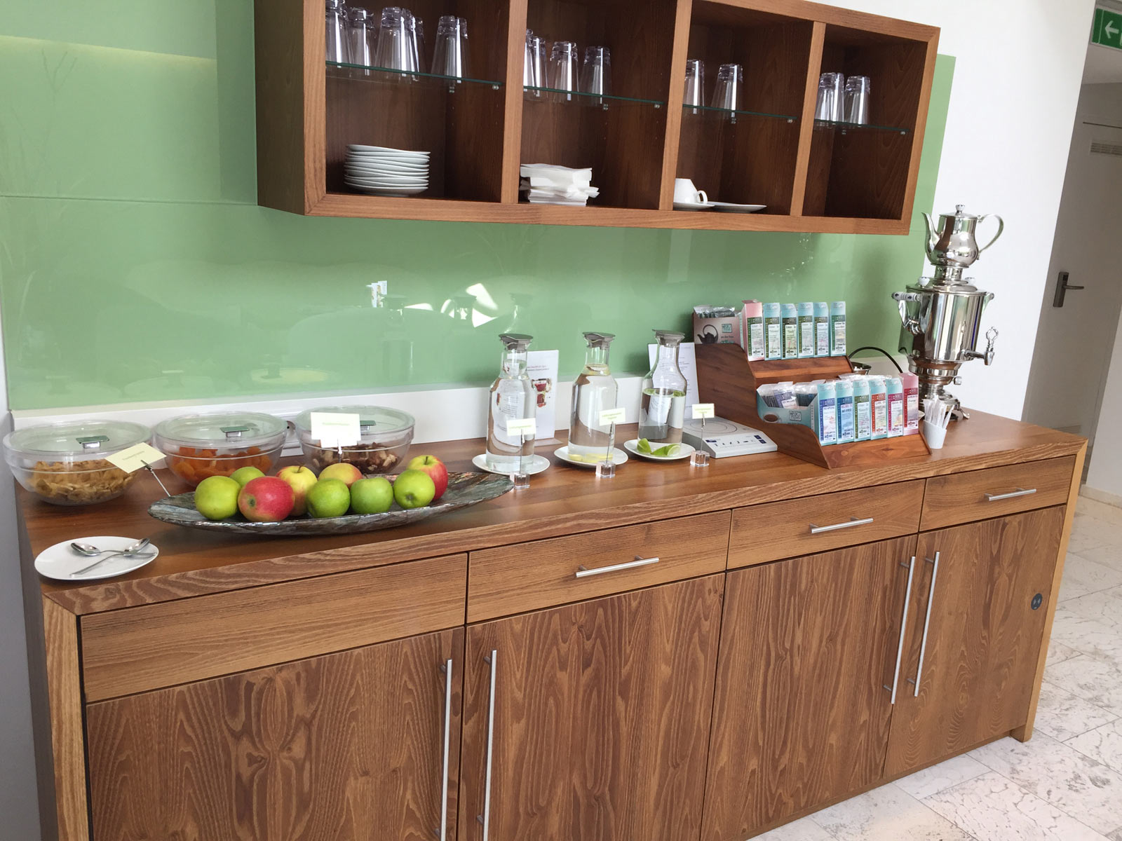 Frische Früchte, Getrocknete Früchte, Nüsse, Verschiedene Wasser, Tees, ... stehen während des Aufenthalts IMMER zur Verfügung